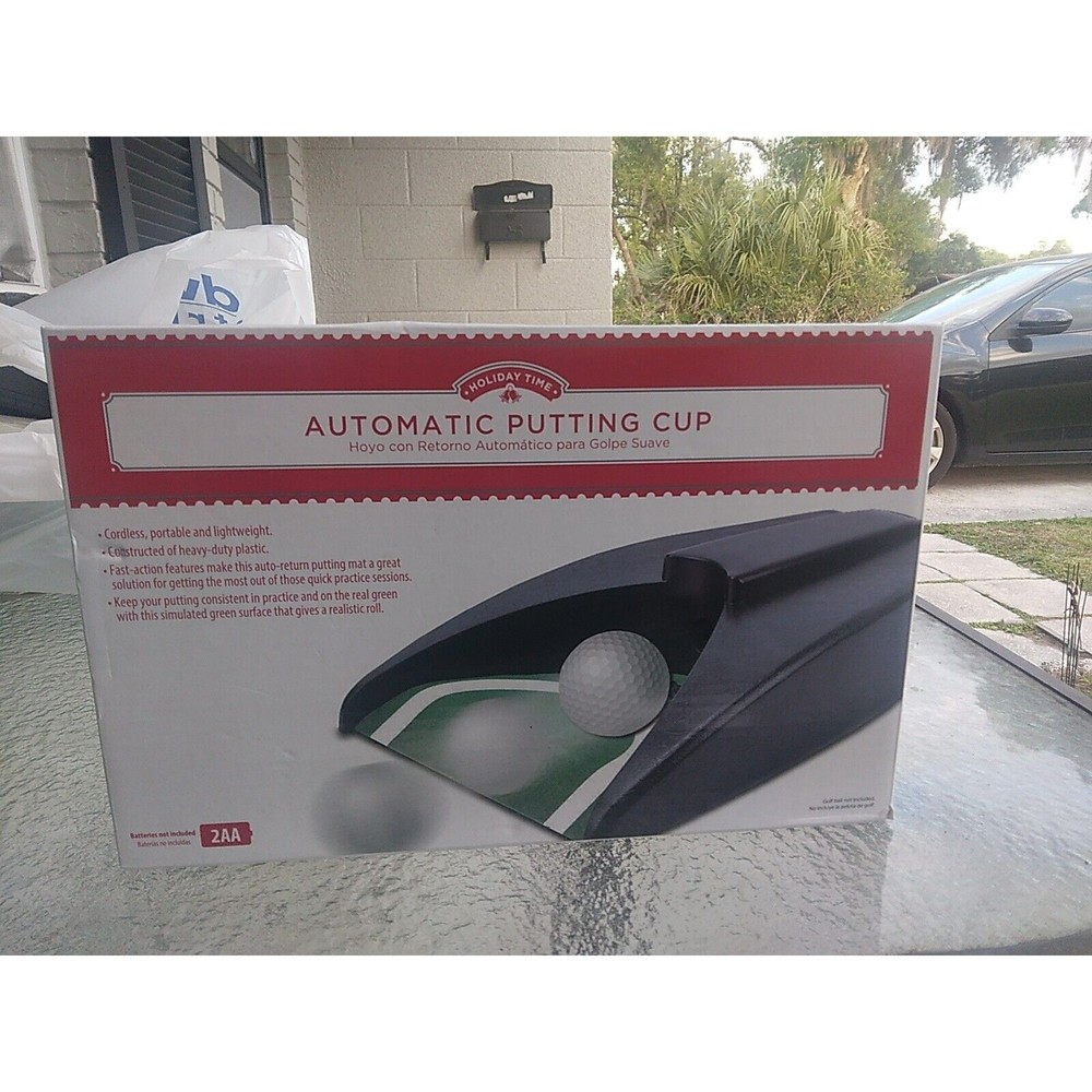 A Golf Auto Return System Golf Ball Automatic Putting Cup for Indoor Yard Office